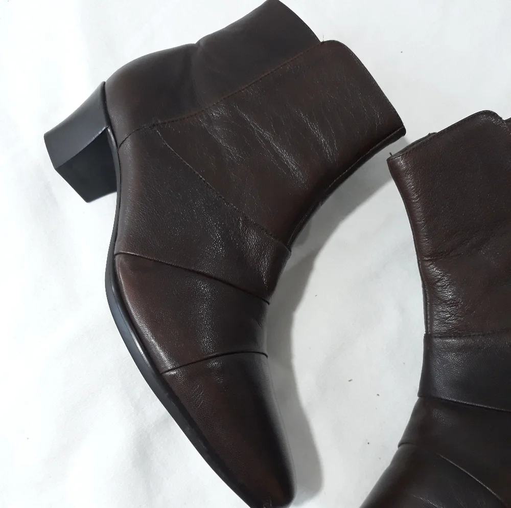 Munro American Leather Brown Ankle Boots Zippered Size 11 M